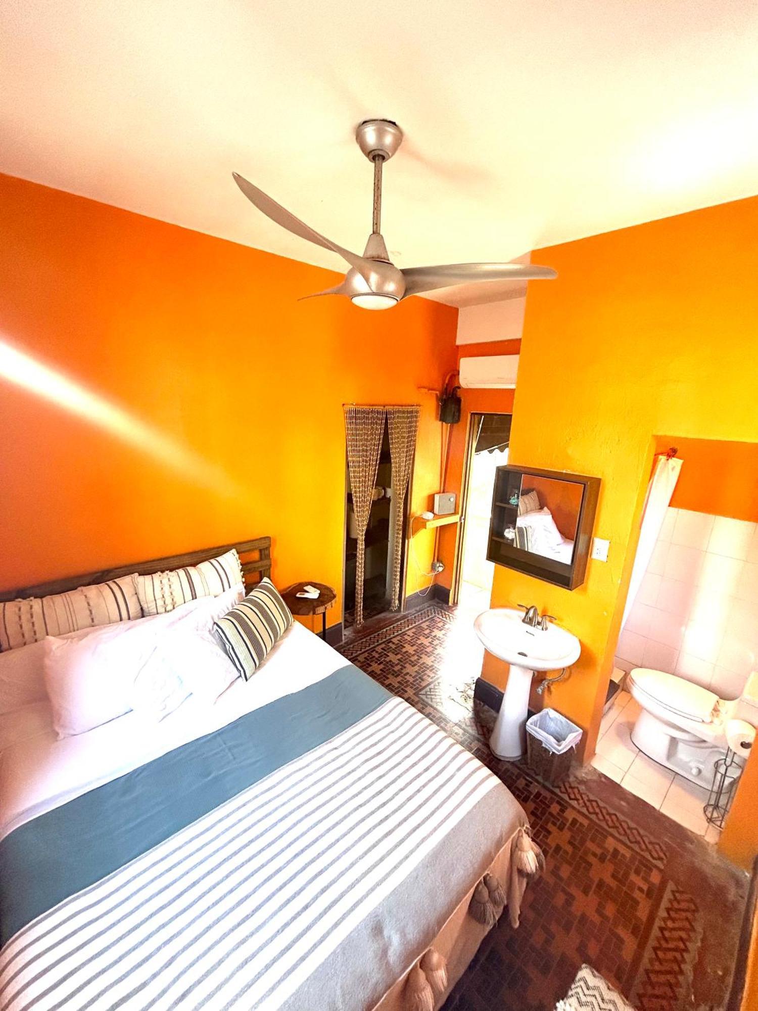 Fresh Tropical Colonial Style Walk-Up- Rooftop Terrace- Beach View San Juan Zewnętrze zdjęcie